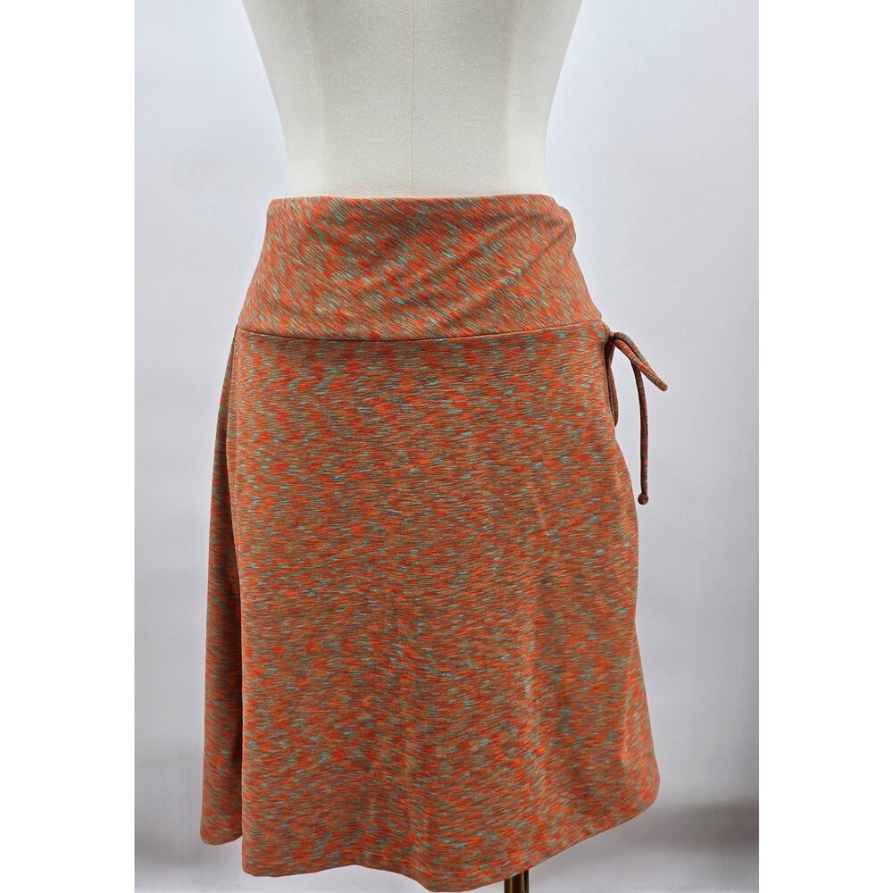 The North Face 
Cypress Adjustable Hi-Lo‎ Skirt 
In Heathered Orange and Sage